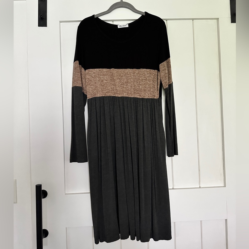 Bearsland Black and Tan Long Sleeve Dress